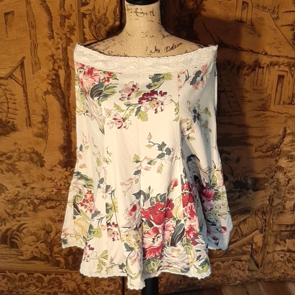 CAbi gorgeous floral skirt 12 - Picture 6 of 8